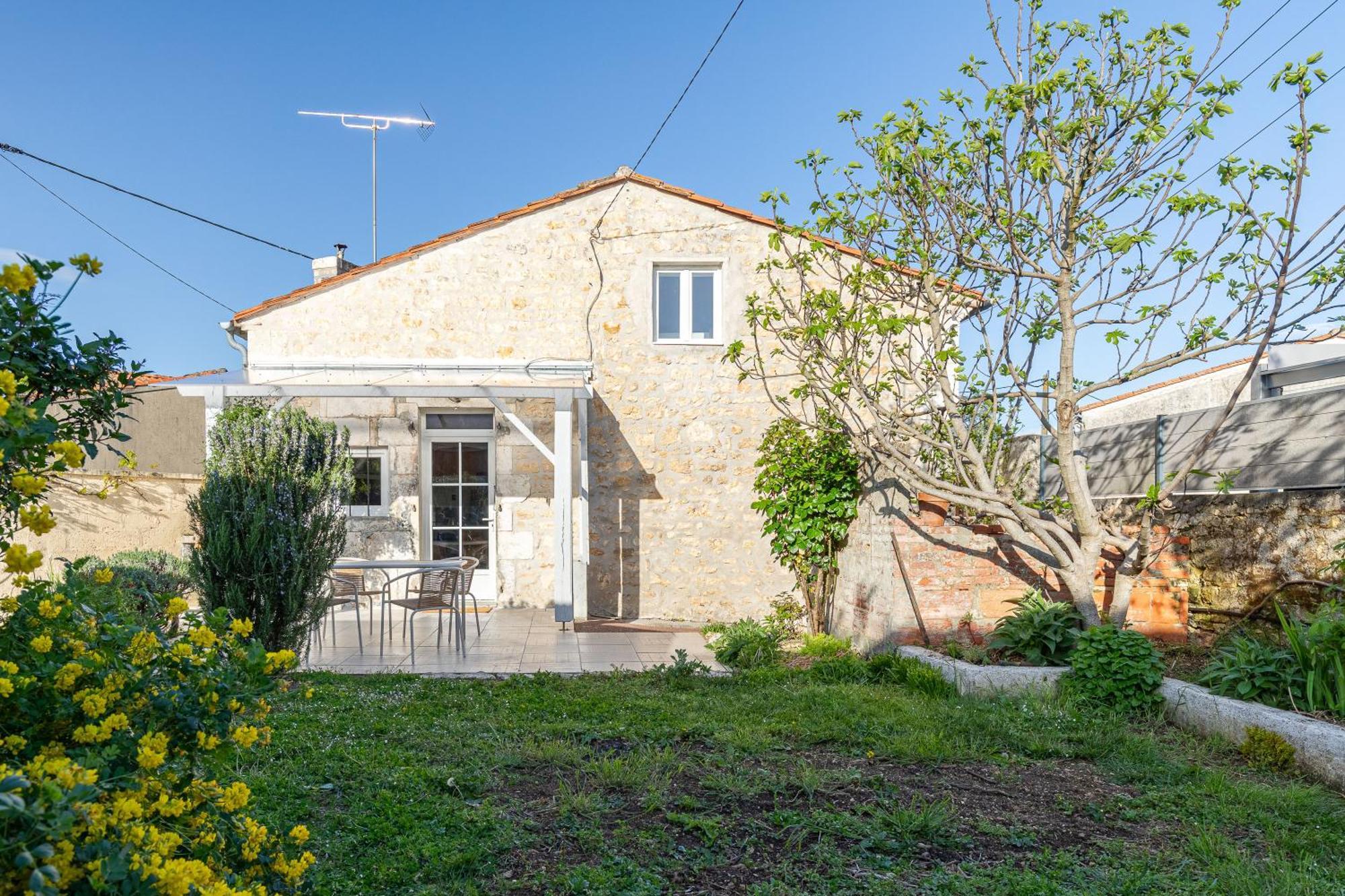 Belle Maison De Ville l'Isle-d'Espagnac Extérieur photo